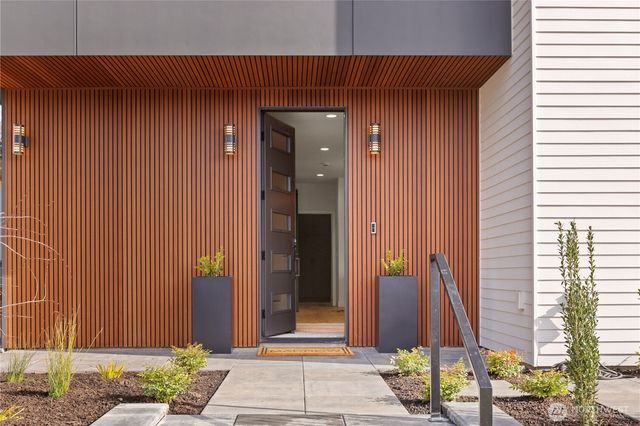 2558 30th Avenue W, Seattle, WA 98199