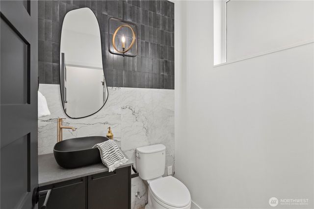 2558 30th Avenue W, Seattle, WA 98199