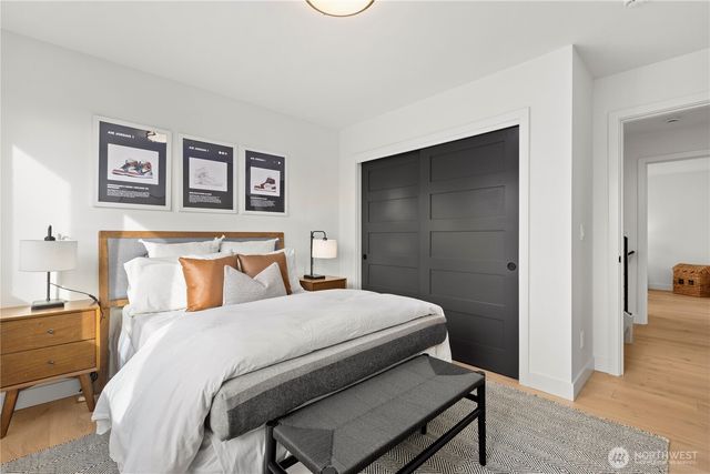 2558 30th Avenue W, Seattle, WA 98199