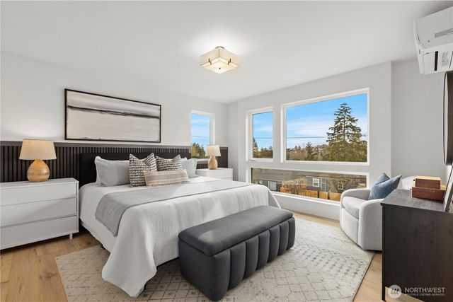 2558 30th Avenue W, Seattle, WA 98199