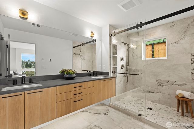 2558 30th Avenue W, Seattle, WA 98199