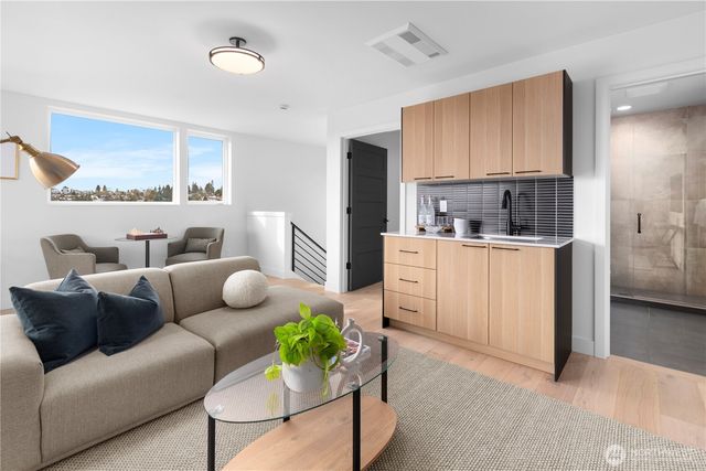 2558 30th Avenue W, Seattle, WA 98199