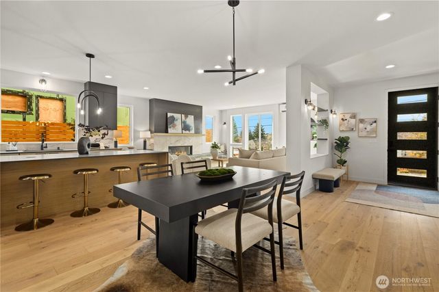 2558 30th Avenue W, Seattle, WA 98199