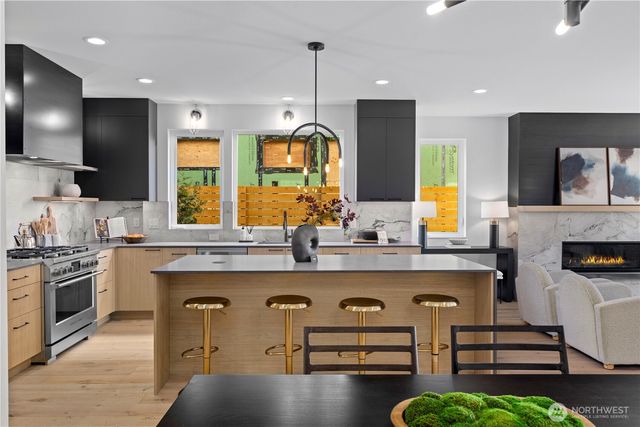 2558 30th Avenue W, Seattle, WA 98199