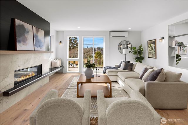 2558 30th Avenue W, Seattle, WA 98199