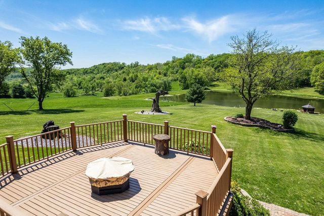 S1555 Farra Road, La Valle, WI 53941