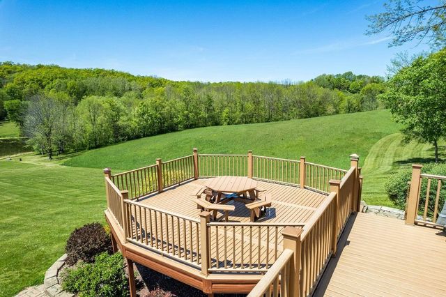 S1555 Farra Road, La Valle, WI 53941