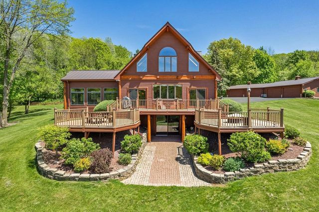 S1555 Farra Road, La Valle, WI 53941