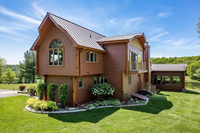 S1555 Farra Road, La Valle, WI 53941