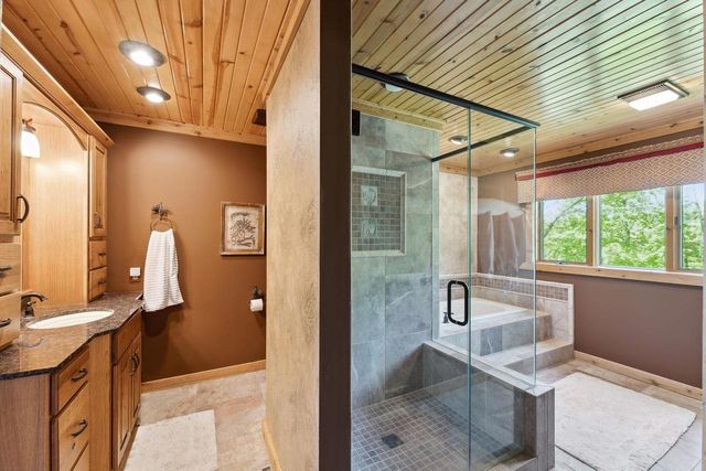 S1555 Farra Road, La Valle, WI 53941