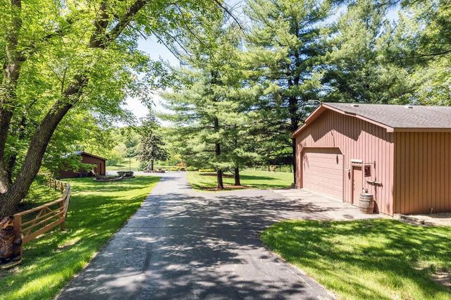 S1555 Farra Road, La Valle, WI 53941