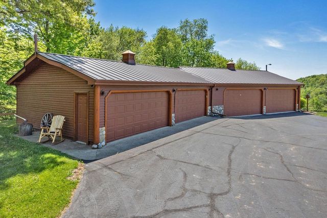 S1555 Farra Road, La Valle, WI 53941