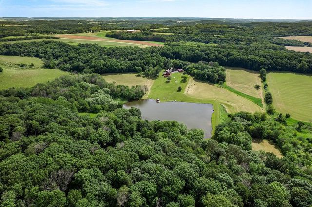 S1555 Farra Road, La Valle, WI 53941