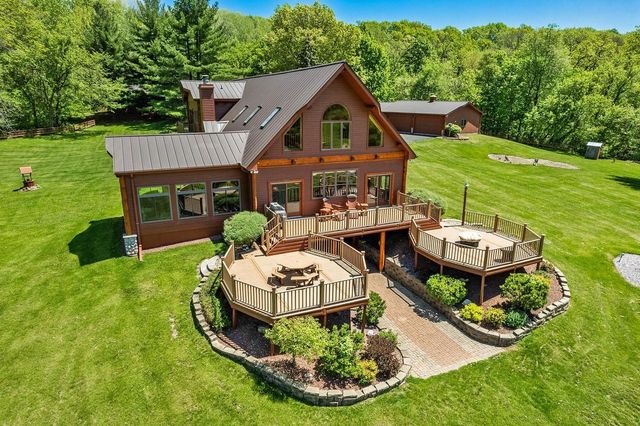S1555 Farra Road, La Valle, WI 53941