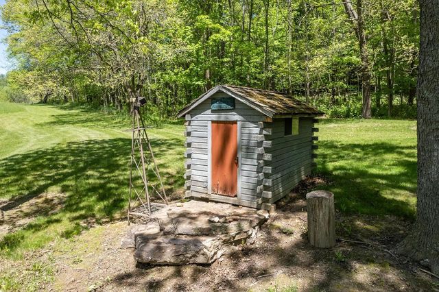 S1555 Farra Road, La Valle, WI 53941