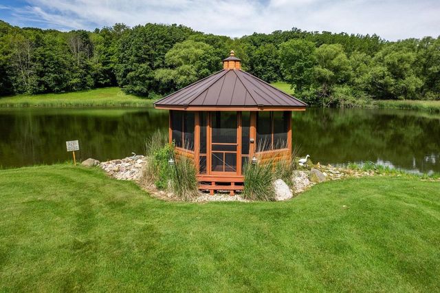 S1555 Farra Road, La Valle, WI 53941