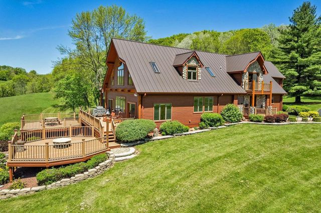 S1555 Farra Road, La Valle, WI 53941