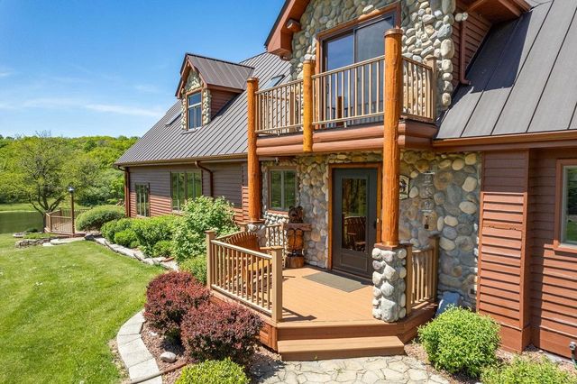 S1555 Farra Road, La Valle, WI 53941