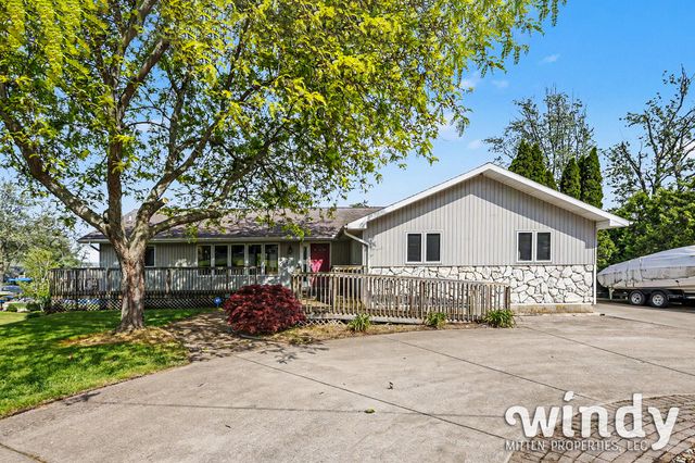 5005 Shoreview Drive, Coloma Twp, MI 49038