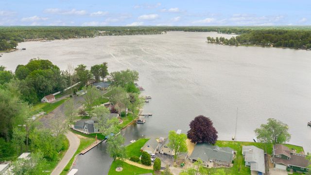 5005 Shoreview Drive, Coloma Twp, MI 49038
