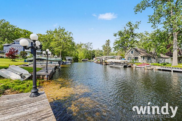 5005 Shoreview Drive, Coloma Twp, MI 49038