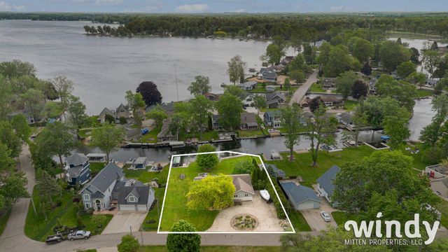 5005 Shoreview Drive, Coloma Twp, MI 49038