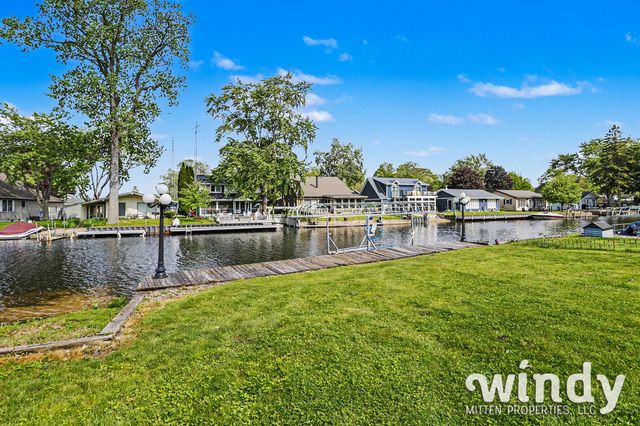 5005 Shoreview Drive, Coloma Twp, MI 49038