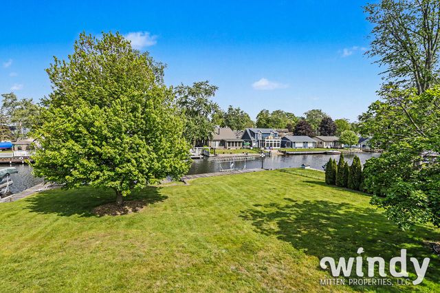 5005 Shoreview Drive, Coloma Twp, MI 49038