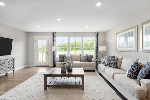 213 Joy LN, Suffolk, VA 23435