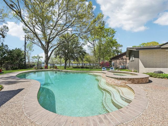 310 Whitecap Drive, El Lago, TX 77586