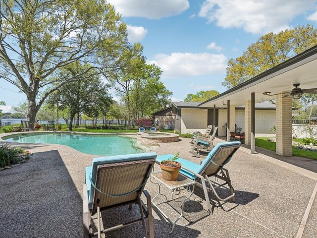 310 Whitecap Drive, El Lago, TX 77586