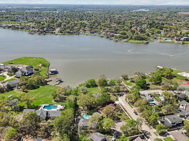 310 Whitecap Drive, El Lago, TX 77586