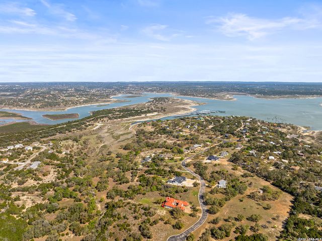 925 Kings Cove Drive, Canyon Lake, TX 78133
