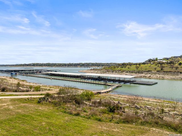 925 Kings Cove Drive, Canyon Lake, TX 78133