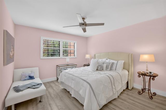 261 NE 16th Pl 303, Fort Lauderdale, FL 33305