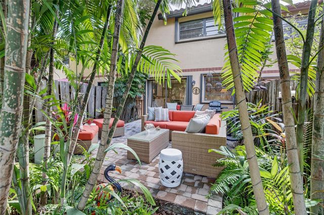 261 NE 16th Pl 303, Fort Lauderdale, FL 33305