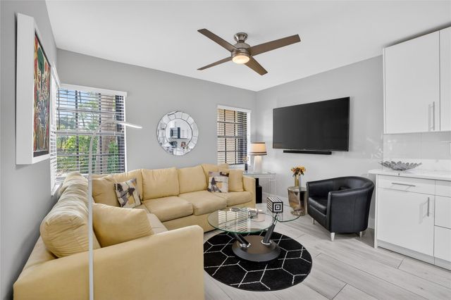 261 NE 16th Pl 303, Fort Lauderdale, FL 33305