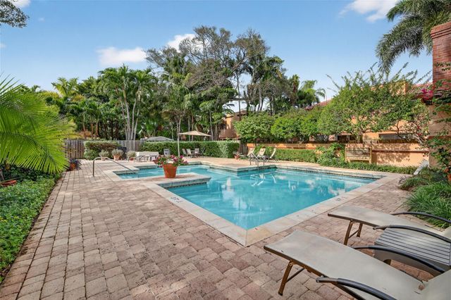 261 NE 16th Pl 303, Fort Lauderdale, FL 33305