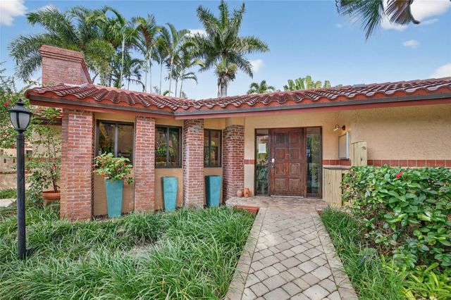 261 NE 16th Pl 303, Fort Lauderdale, FL 33305