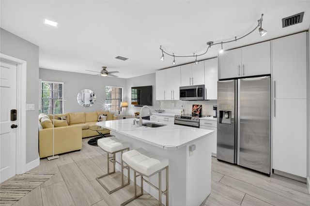 261 NE 16th Pl 303, Fort Lauderdale, FL 33305