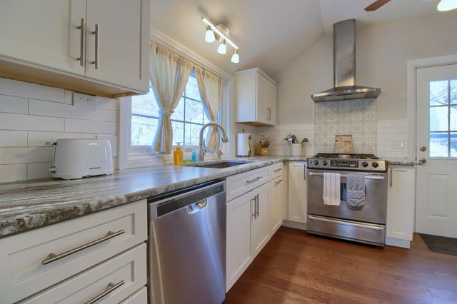 524 Hickory Street, Milford Vlg, MI 48381