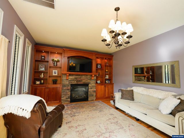5549 Bellflower Ct SE, Salem, OR 97306
