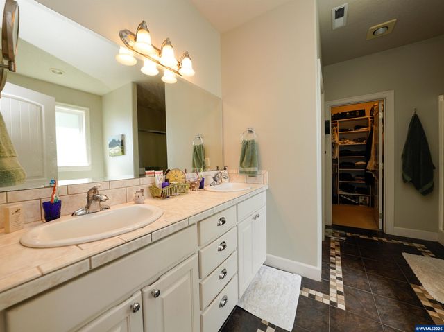 5549 Bellflower Ct SE, Salem, OR 97306
