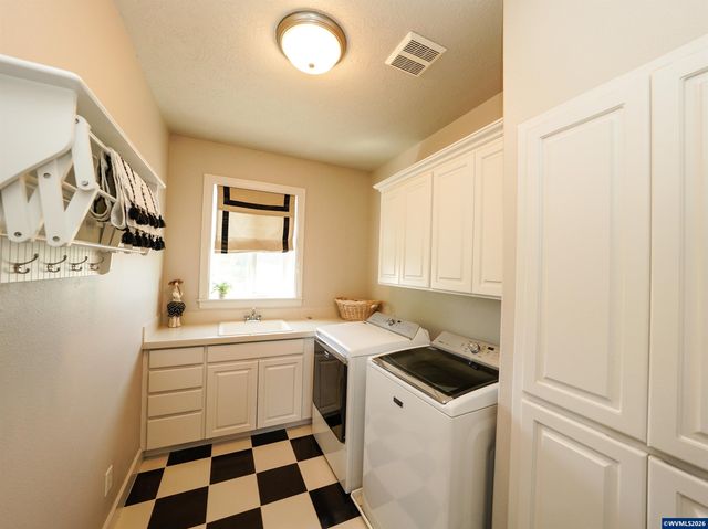 5549 Bellflower Ct SE, Salem, OR 97306