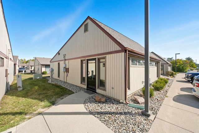 5917 Stoney Creek Drive, Fort Wayne, IN 46825