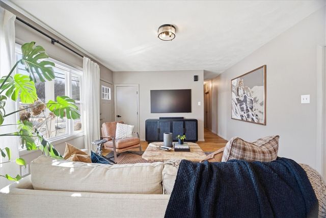 61 School Street 1, Lincoln, RI 02802