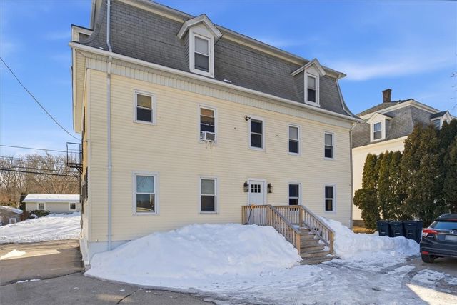 61 School Street 1, Lincoln, RI 02802