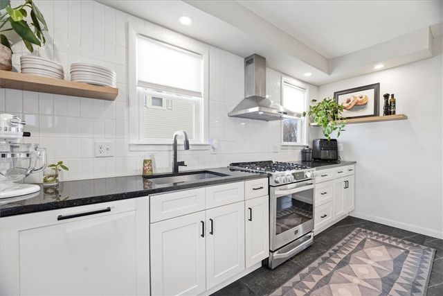 61 School Street 1, Lincoln, RI 02802