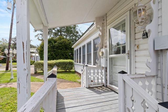 273 E Live Oak Avenue, Defuniak Springs, FL 32435