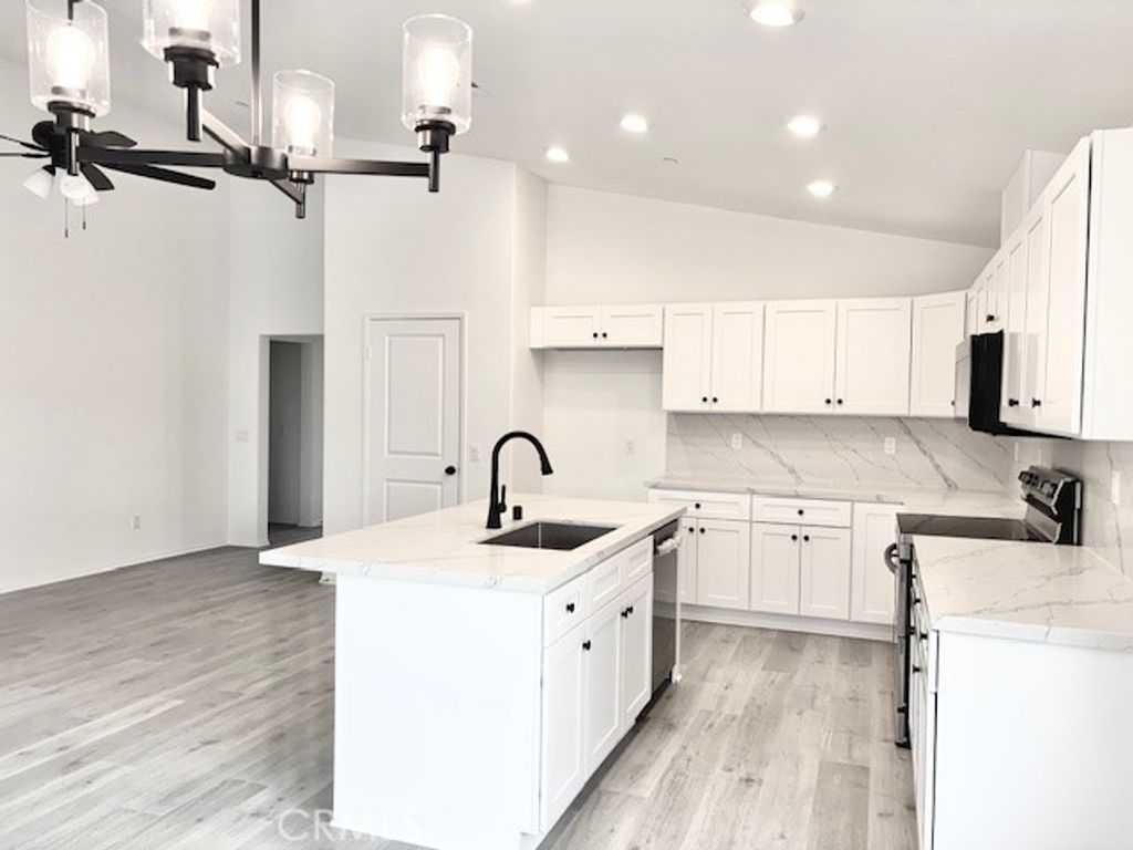 Image 10 of property listing at 14765 Aberdeen, Helendale, CA 92342